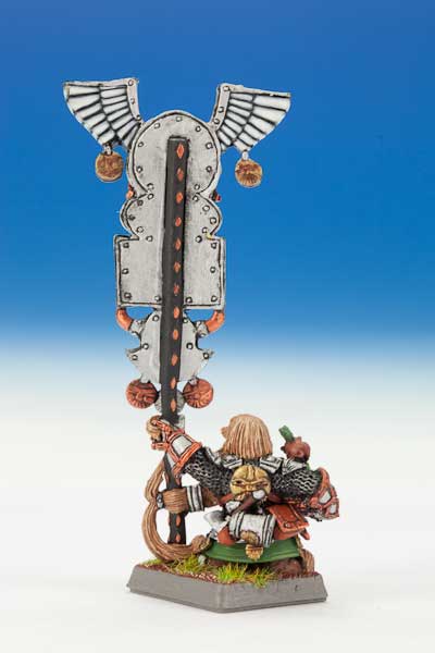 Dwarf Army Standard Bearer: 2000