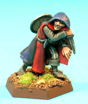 Pose 1. The low-level Assassin figure wears a heavily-hooded cloak and carries a long dagger. A light crossbow can just be seen beneath his cloak.