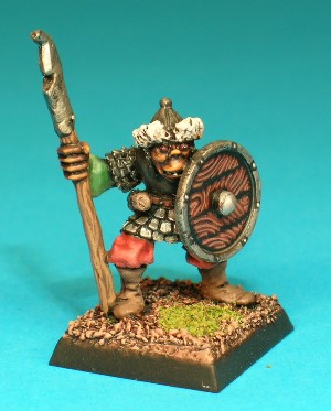 Pose 2, variant B. This variant is armed with a polearm with a narrow curved, single-bladed head, with the blade facing to the rear. He wears a fluted conical helmet with a fur band around the rim, and a short chainmail neckguard. His head looks forwards, with a slightly open, grinning mouth.